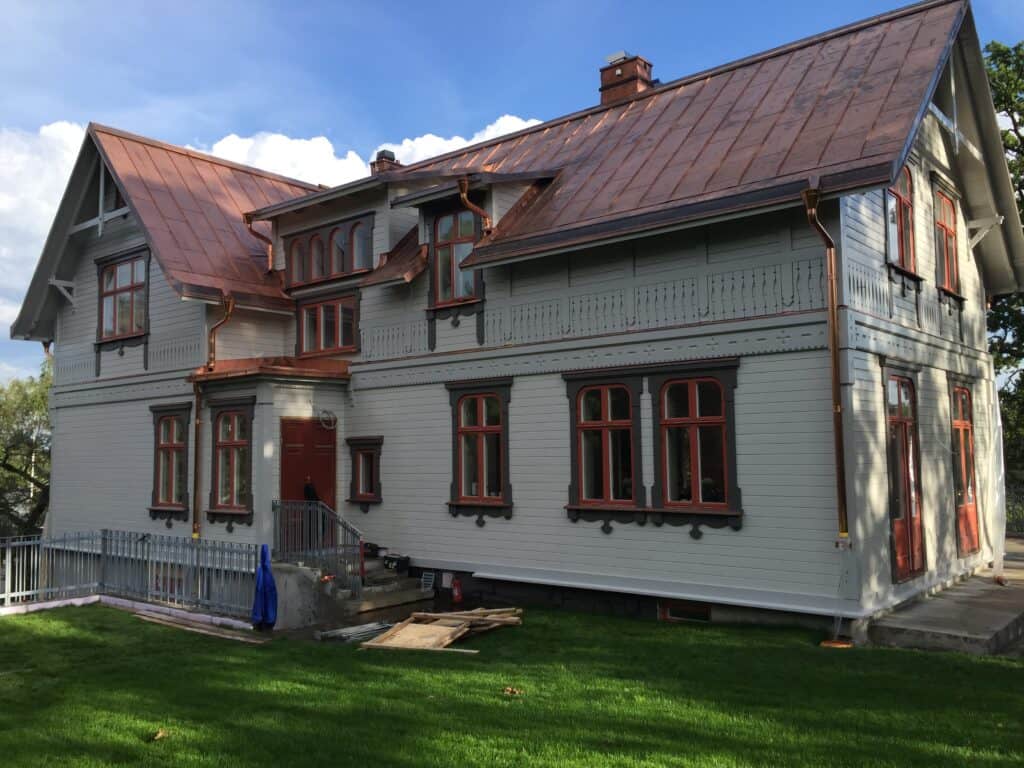 Renoverat sekelskifteshus med ny koppartäckt takläggning – ett G.F. Consulting-projekt